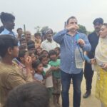 Christopher demonstrates a portable water filter to families during a GFM visit in Pakistan